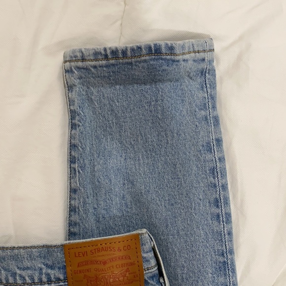 Levis Jeans - Picture 6 of 7